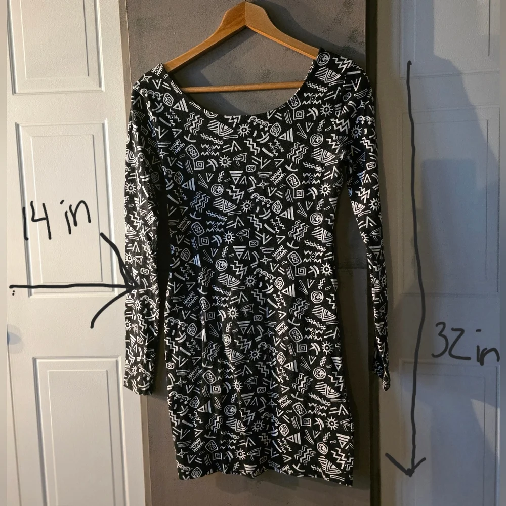 Black and White Graphic Print Bodycon Mini Dress - Picture 2 of 2